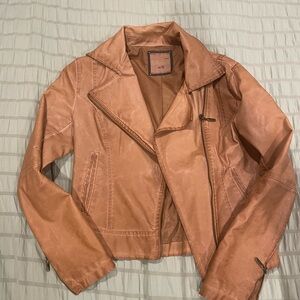 Elegant Women's Tan Leather Jacket